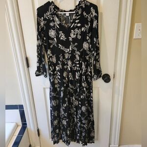 Beautiful Old Navy Black Floral midi dress